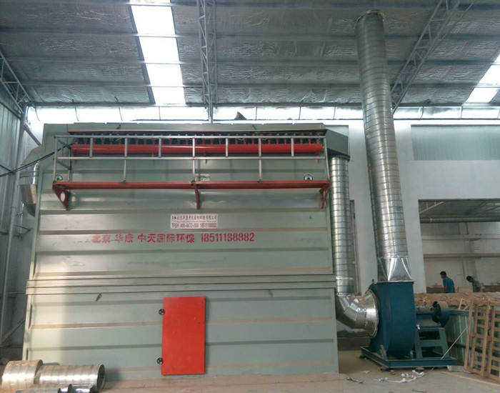 我公司為家具廠設計、制作的<strong>大型脈沖袋式除塵器</strong>